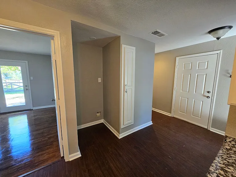 1049 Summerplace Ln — Photo 37