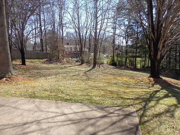 4th image of 303 Buckingham Dr