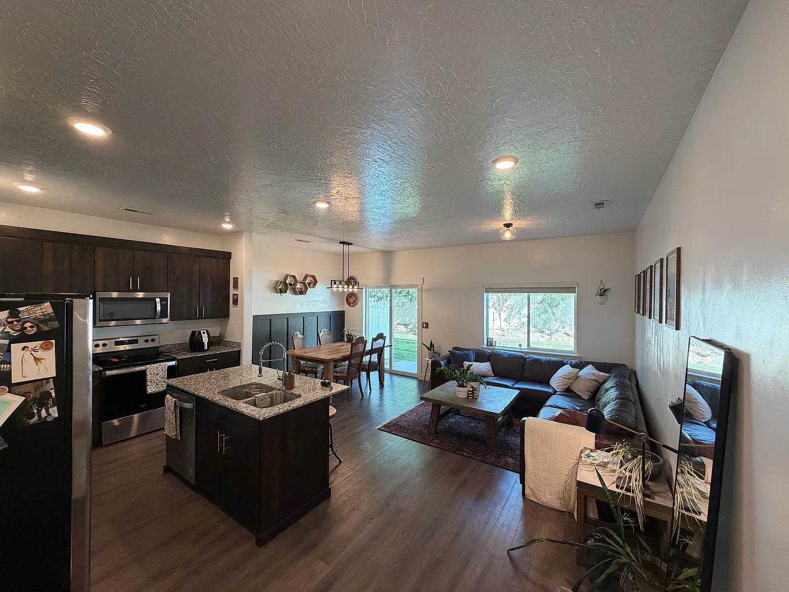 3 bed, 2.5 bath, 1549 sqft, $1,900 — Photo 2