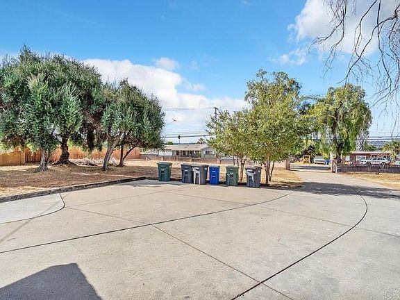 4th image of 988-90 Pepper Dr