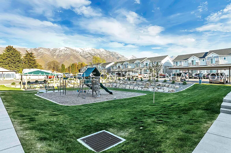 2 bed, 1.5 bath, 1572 sqft, $1,450 — Photo 3