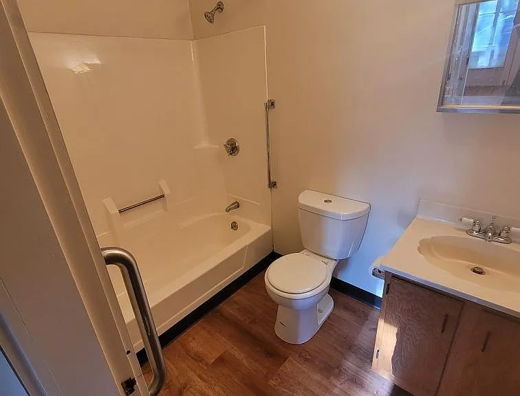 14 Main St #10 — Photo 9
