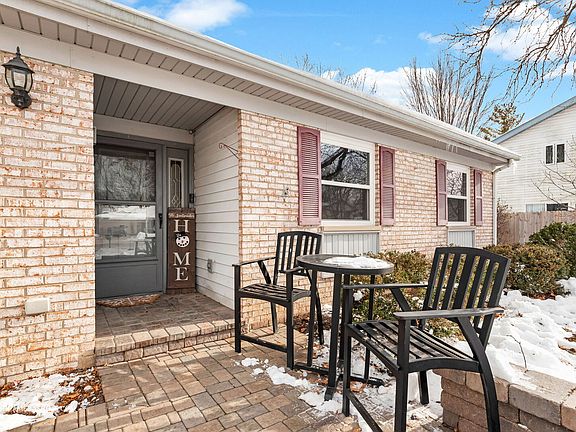 4th image of 2S021 Lexington Ct