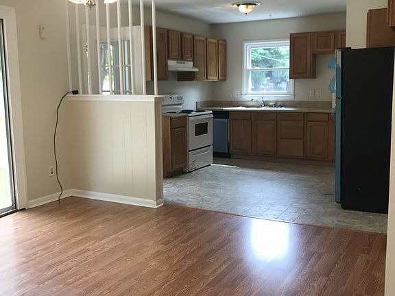 3rd image of 2400 Phoenix Dr