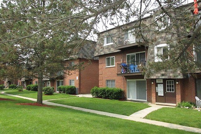 1st image of 9376 Bay Colony Dr APT 1S