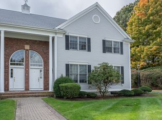 8 Village Dr #8, Trumbull, CT 06611