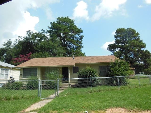 1st image of 2700 Milam St
