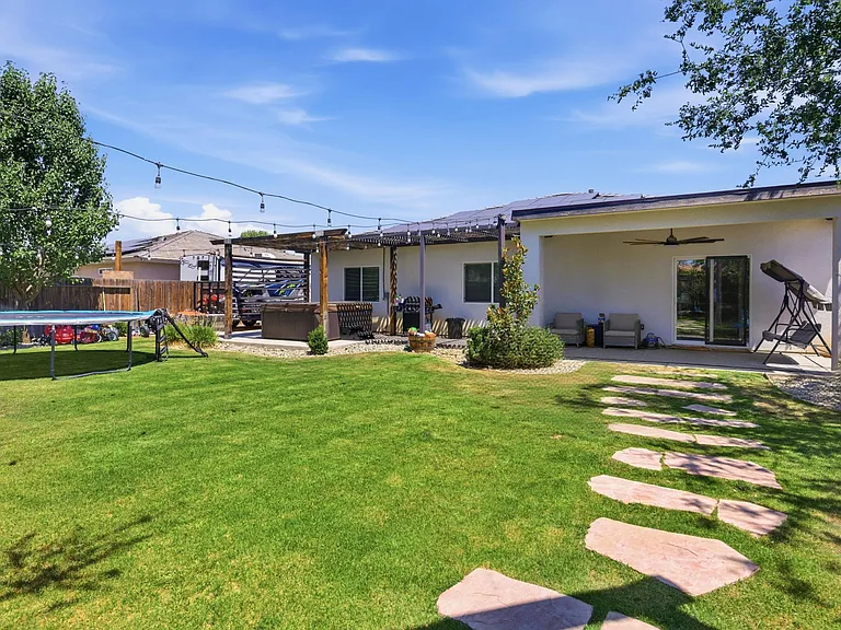12529 Maclure Dr — Photo 24