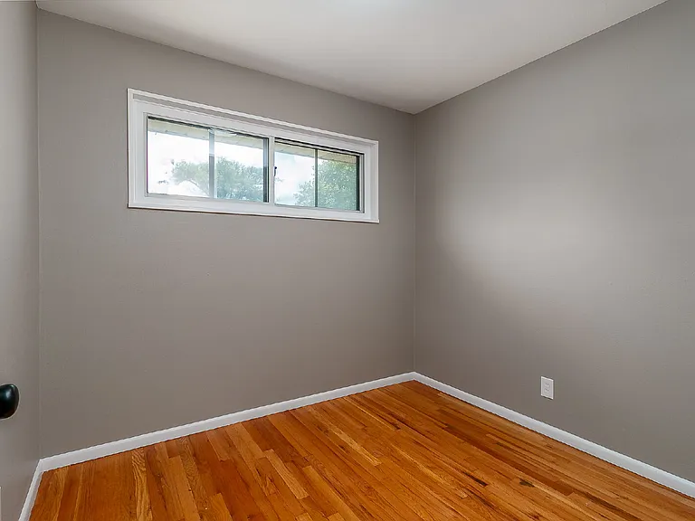 5685 Parchester Dr — Photo 17