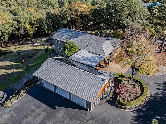 3rd image of 20066 Dawn Rdg