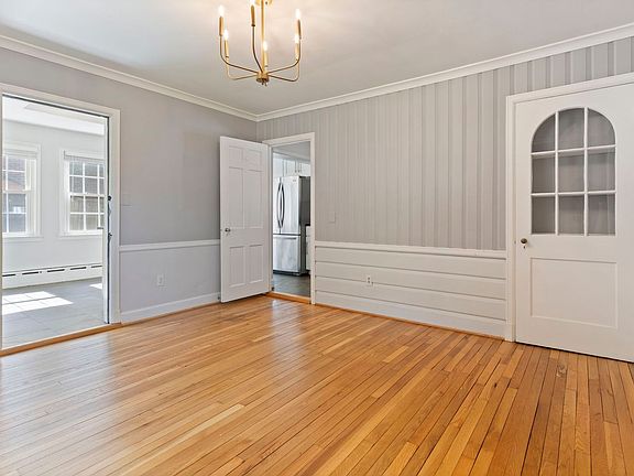 5th image of 3114 Russell Rd