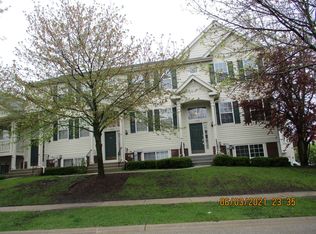 886 Essex Cir, Grayslake, IL 60030