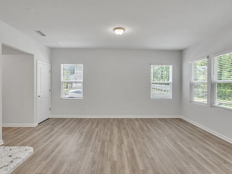 840 McKenzie Park Ter — Photo 13