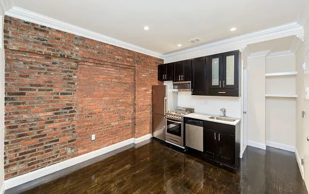 Rented by Icon Realty Management | media 7