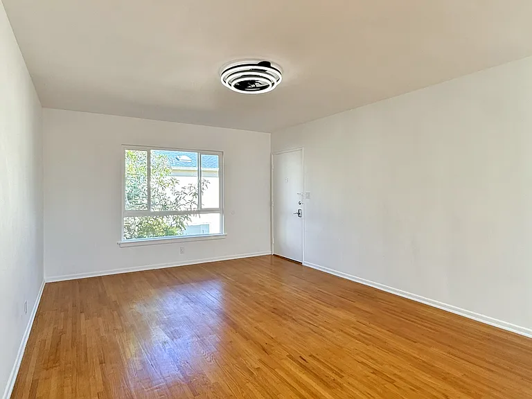 401 San Vicente Blvd #D — Photo 7
