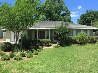 1205 Simpson Ln, Mount Dora, FL 32757