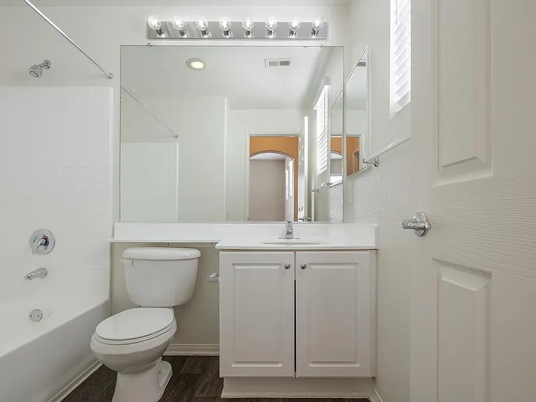 Laurel Glen Apartment Homes — Photo 41