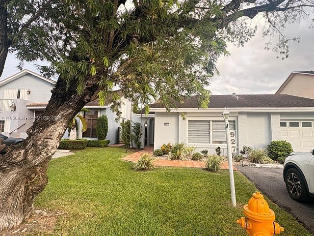 1st image of 927 NW 106th Avenue Cir