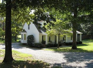 121 Oakwood Cir, Dickson, TN 37055