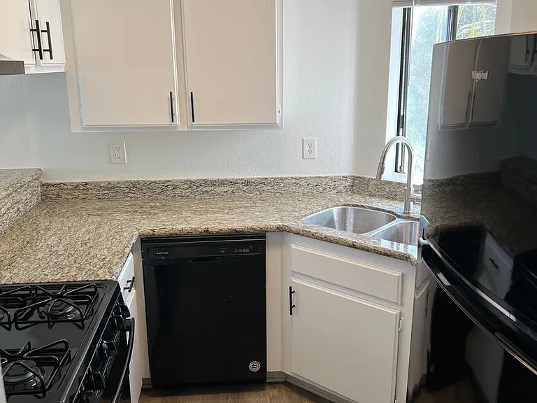 1740 N Stanton Pl — Photo 8