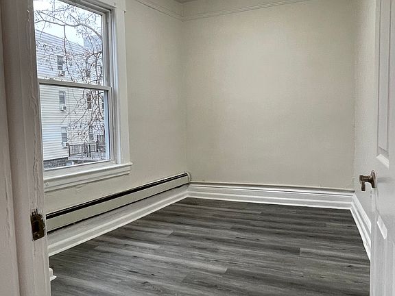 3rd image of 14 Hilliard Ave APT 6