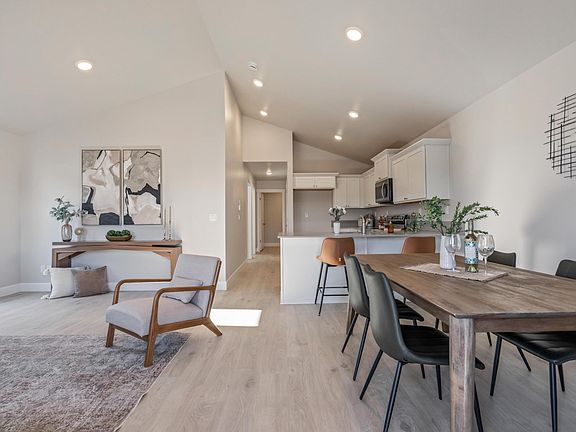 3rd image of 3999 SW Obsidian Ave #144