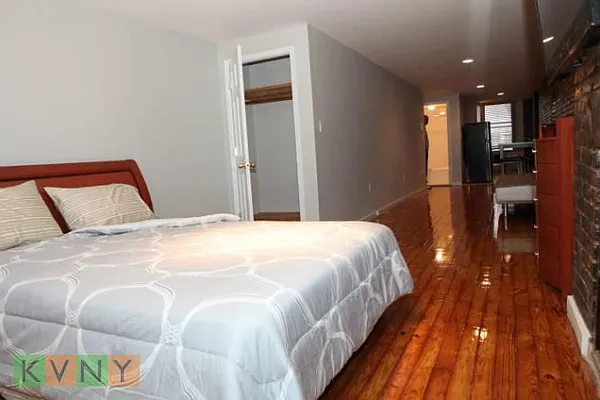 Rented by KVNY Soho | media 1