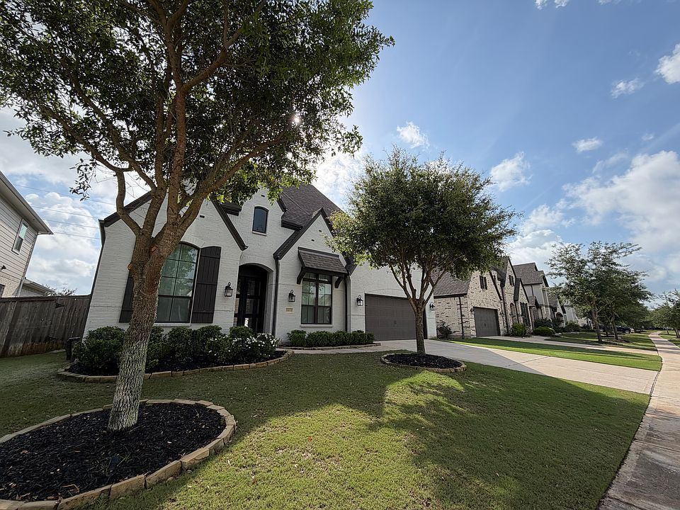 Best lawn on the block! Three-car garage