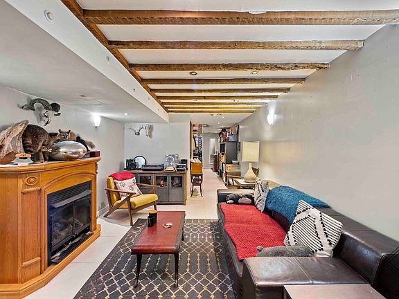5th image of 1050 Putnam Ave APT 1L