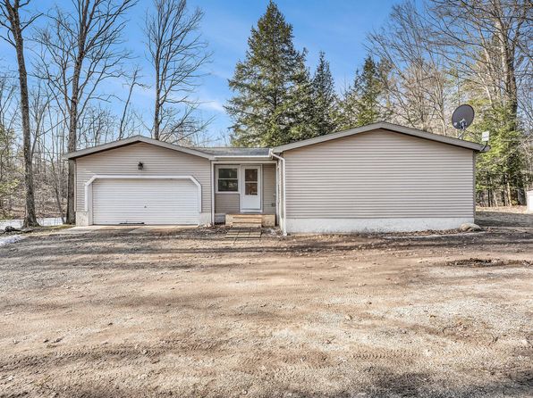 21245 Forest Lake Dr, Big Rapids, MI 49307