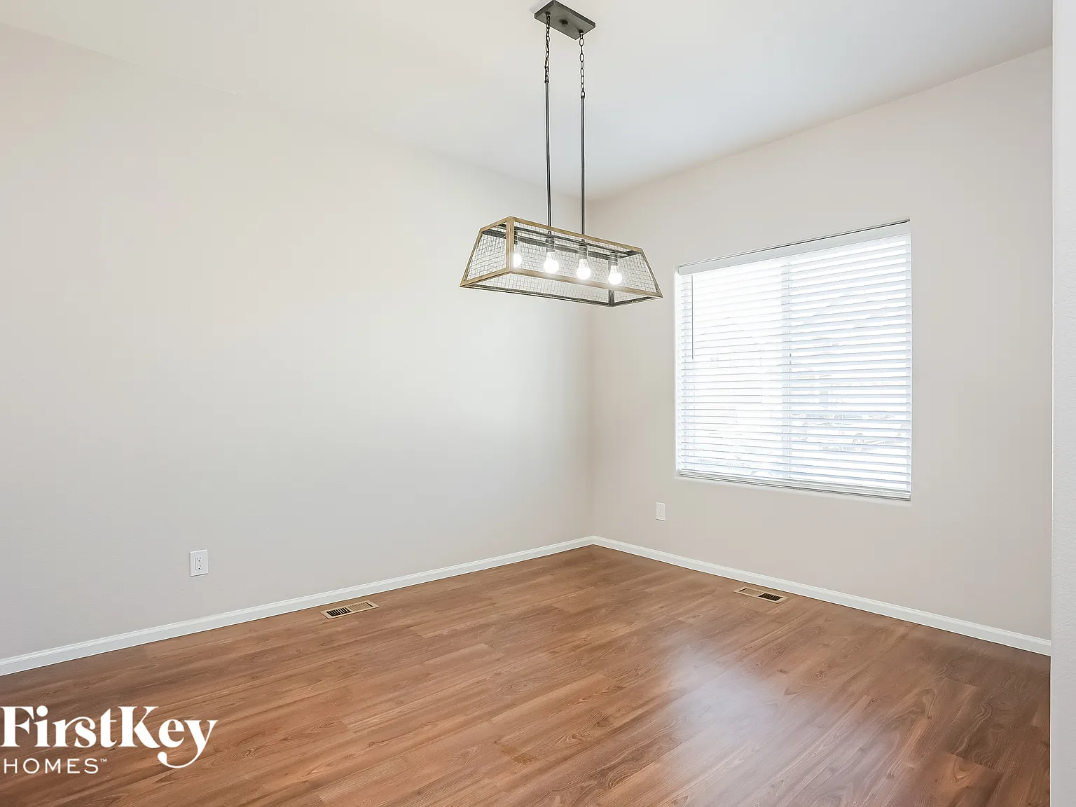 3 bed, 2.0 bath, 1469 sqft, $2,070 — Photo 4