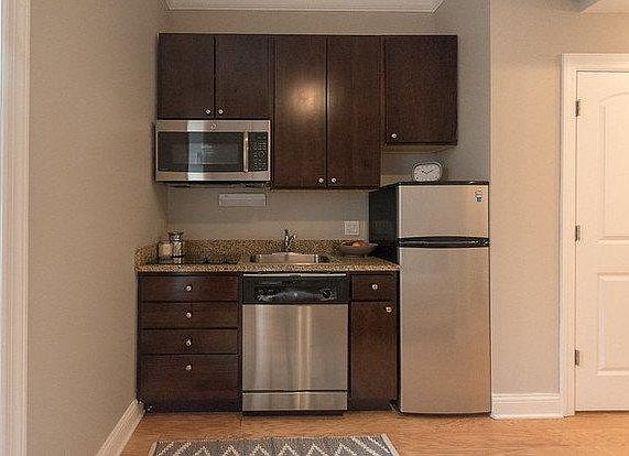 1st image of 758 W Jackson Blvd