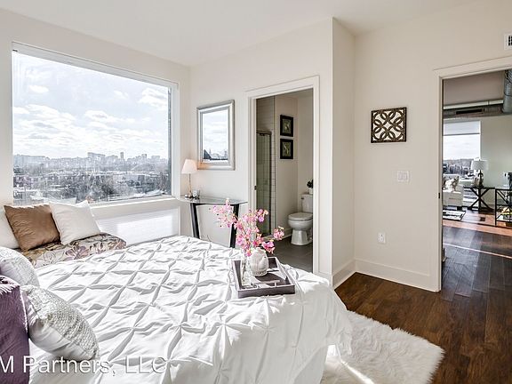 2nd image of 2617 W Girard Ave APT 5B