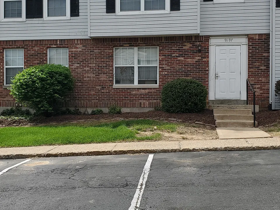 93 Woodlake Ct