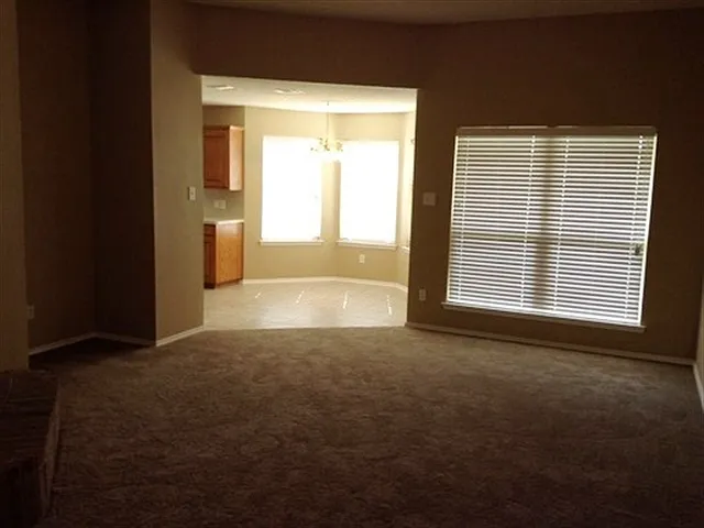 4 bed, 2.0 bath, 1508 sqft, $2,070 — Photo 4