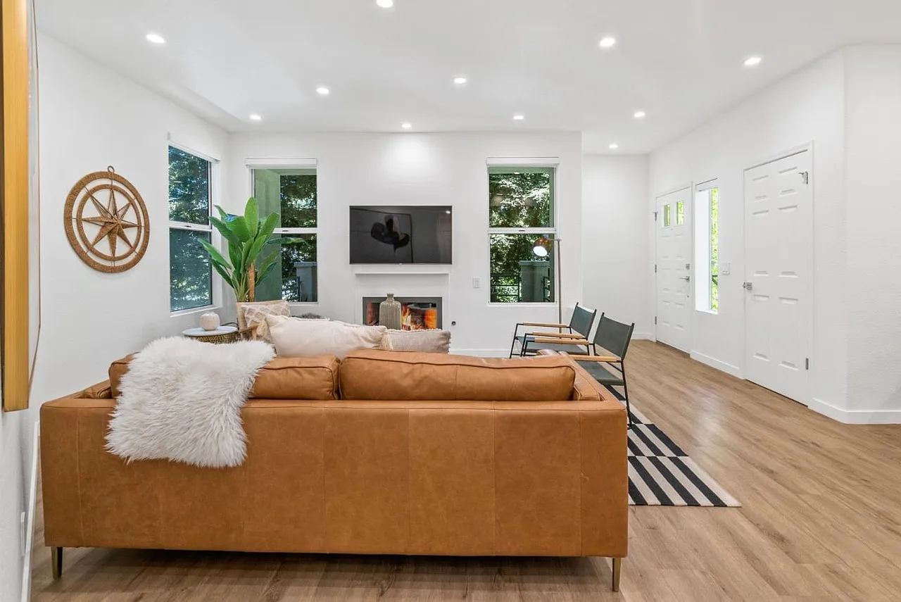 2 bed, 1415 sqft, $4,095 — Photo 3