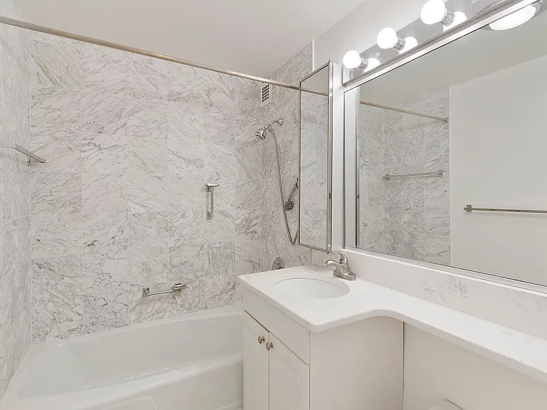 900 Park Ave #15B — Photo 9