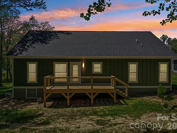 4th image of 36 Haywood Crossing Dr