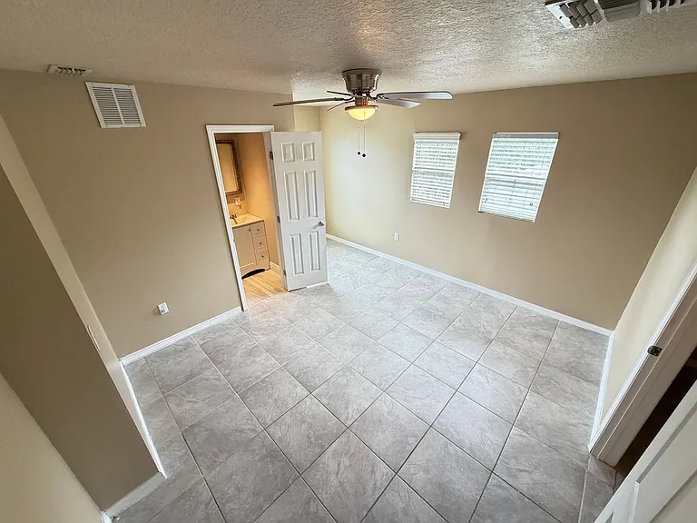 2411 Grasmere View Pkwy N — Photo 32