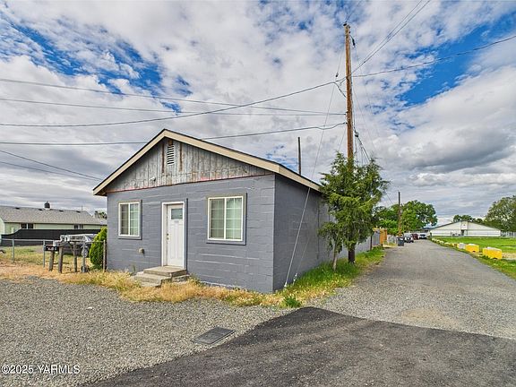 2nd image of 304 S Naches Ave