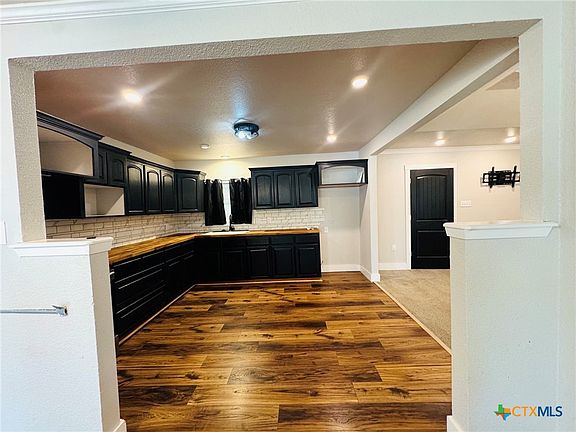 5th image of 2402 Oak Dr