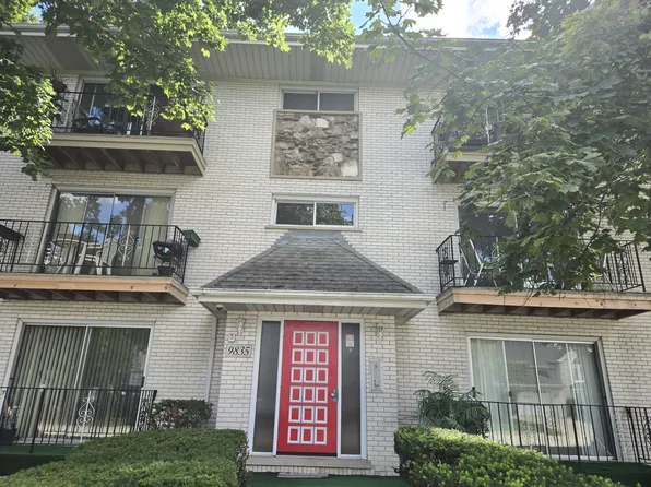 9835 W 56th St #2, La Grange, IL 60525