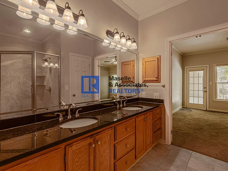 1046 Newland St — Photo 25