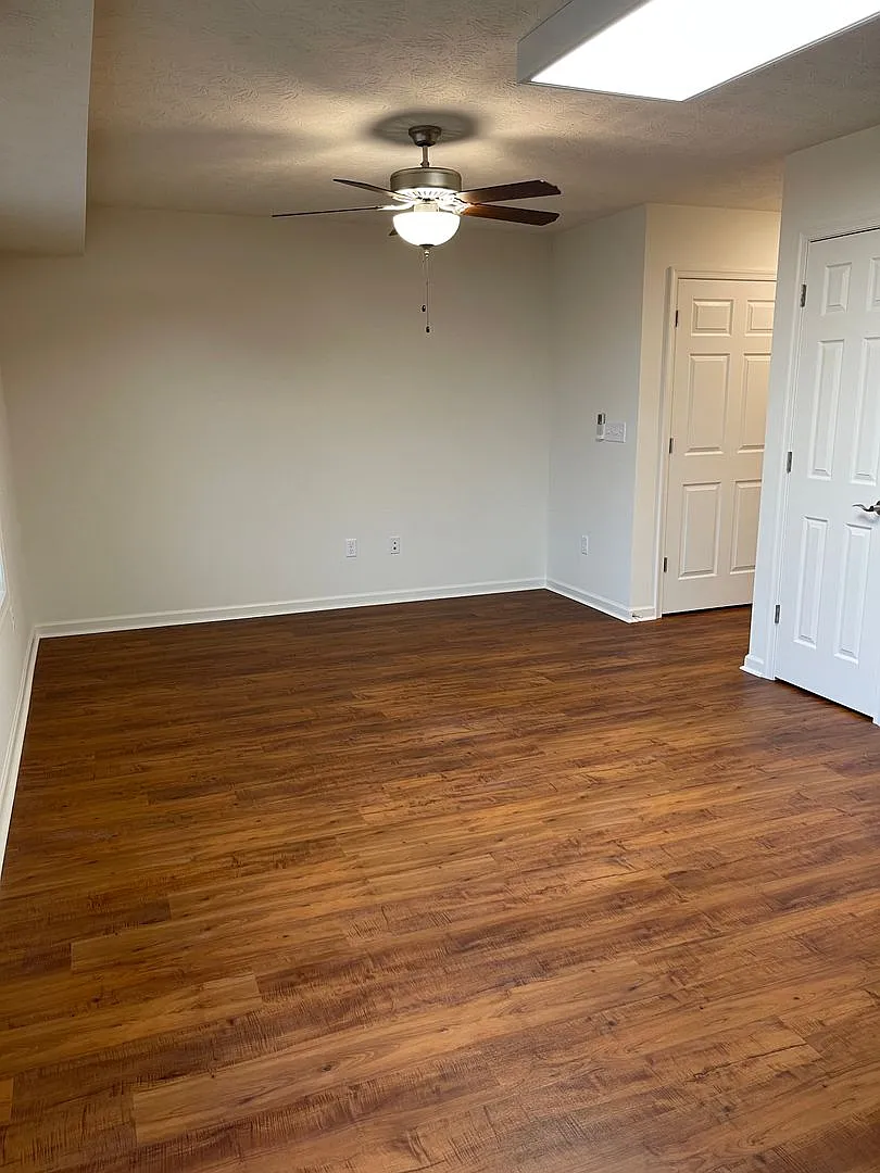 One Bedroom Garden Apartment — Photo 4