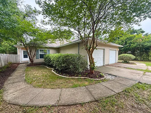 3227 E Gonzalez St Photo 1