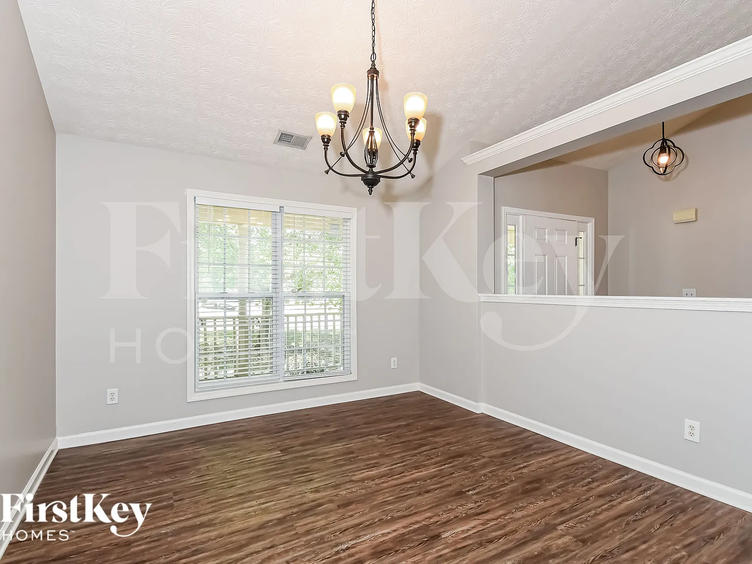 4 bed, 3.0 bath, 2700 sqft, $2,495 — Photo 4