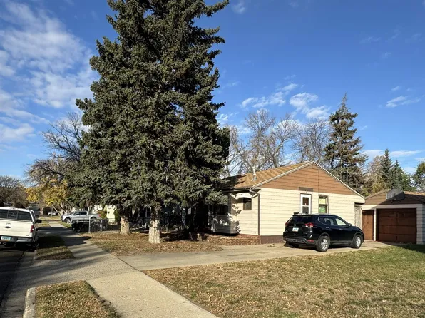 504 18th St NW, Minot, ND 58703