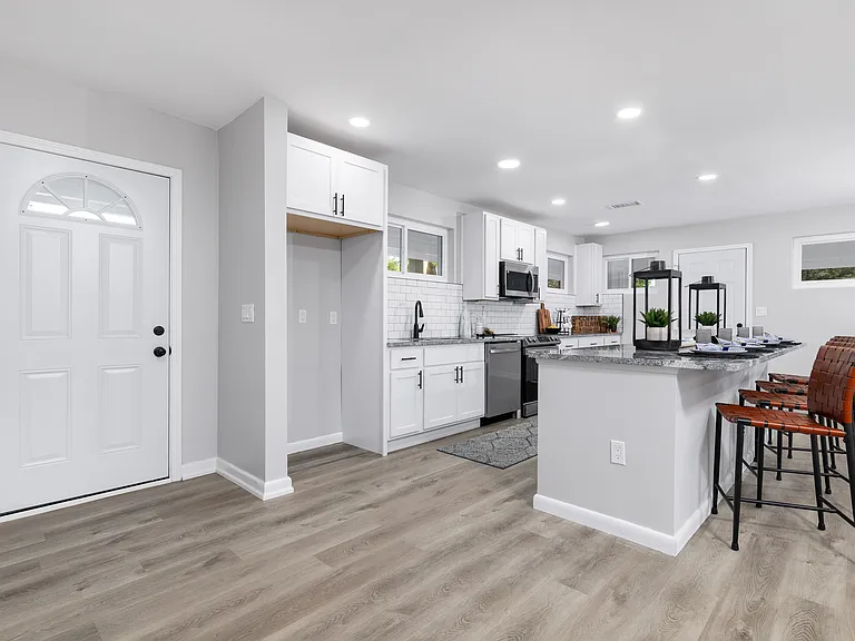 7214 Poinciana Ave — Photo 6