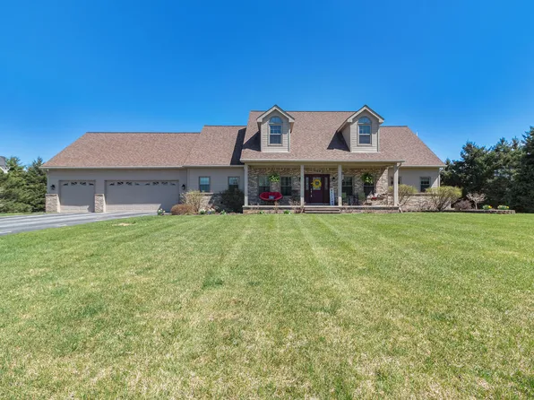 7108 Ryan St, Whitmore Lake, MI 48189