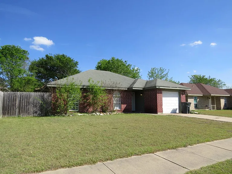 2606 Cross Timber Dr — Photo 2